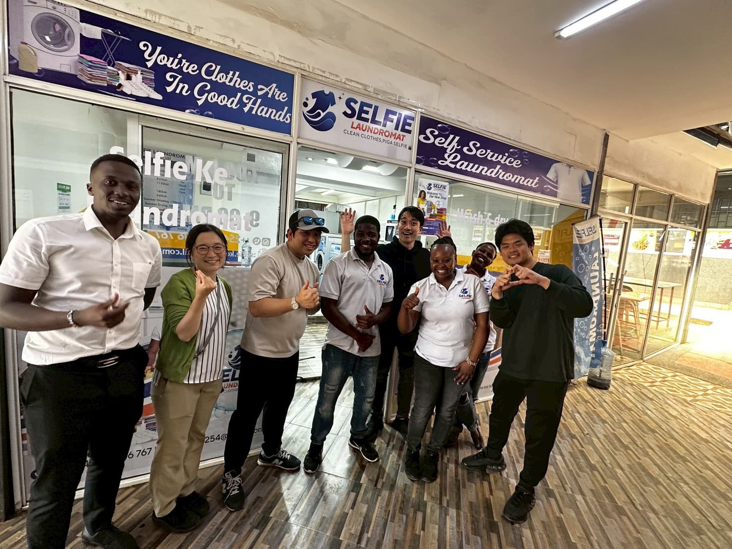 ケニアのSelfie店舗とチーム